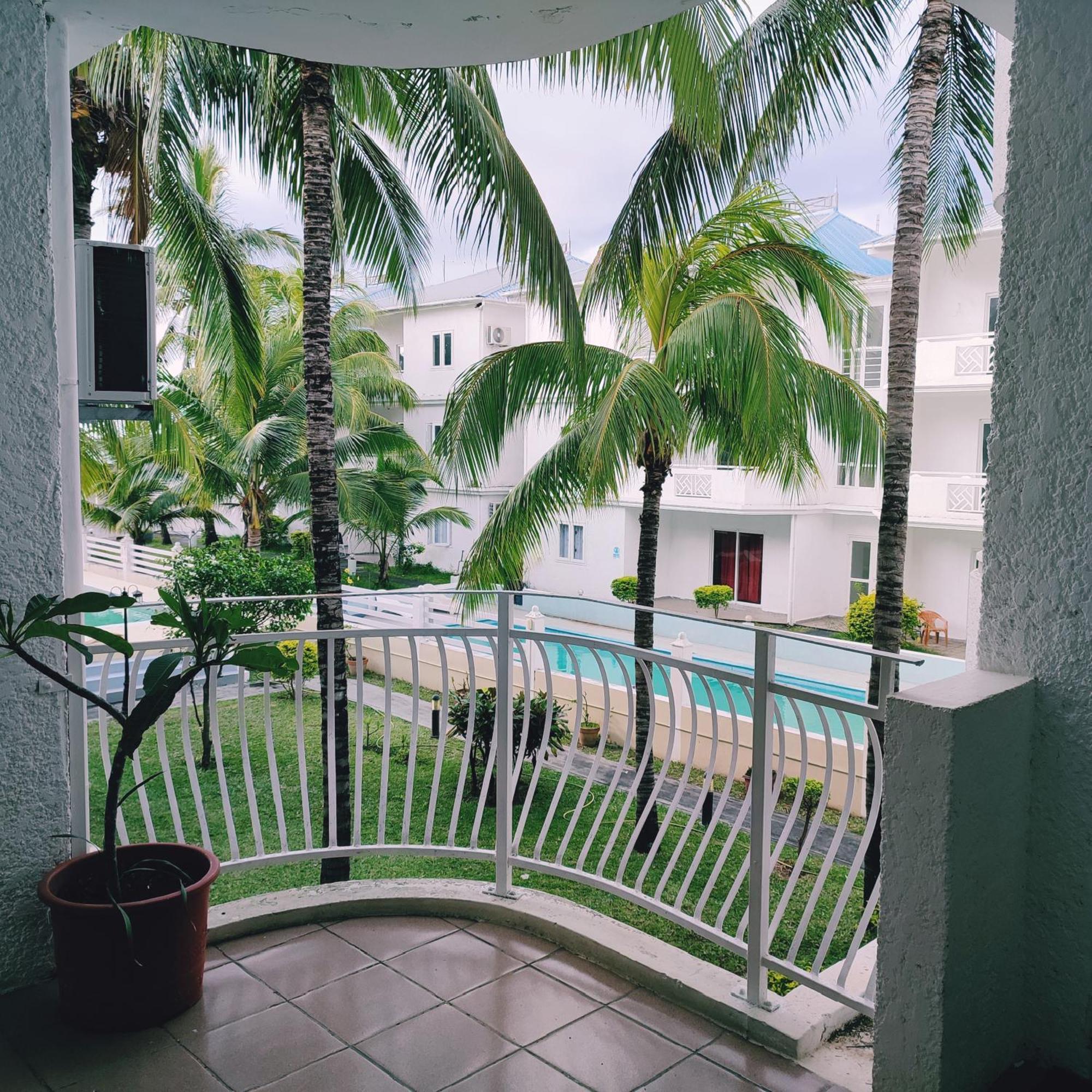 White Sand Cabana Flic en Flac Exterior photo