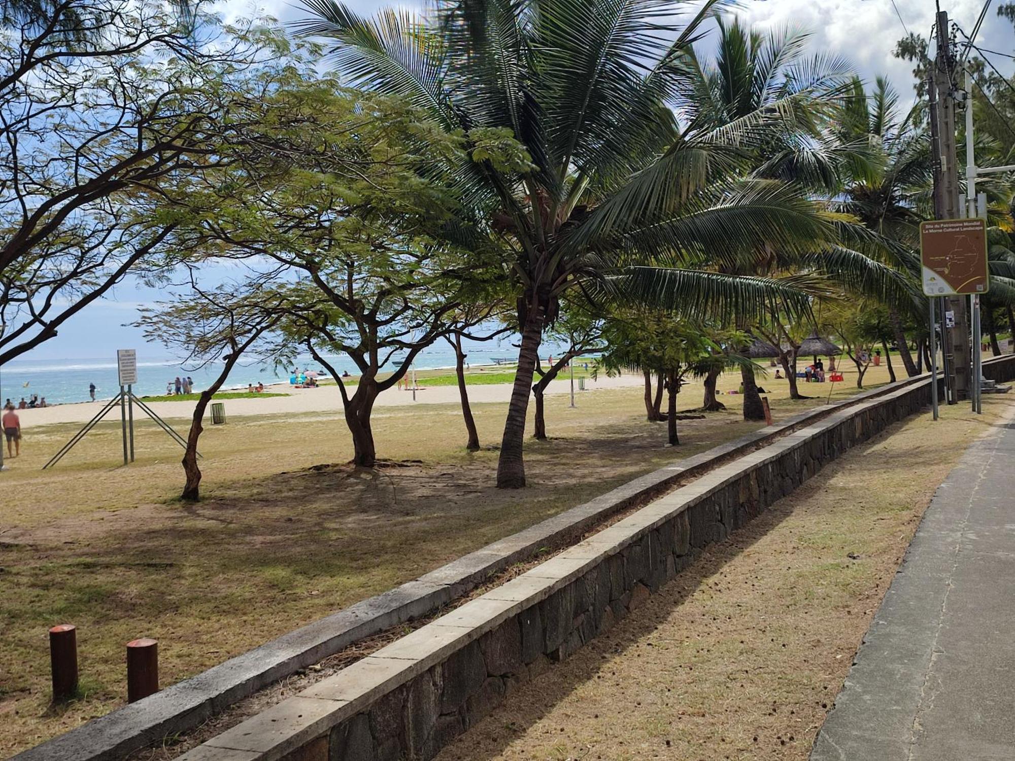White Sand Cabana Flic en Flac Exterior photo