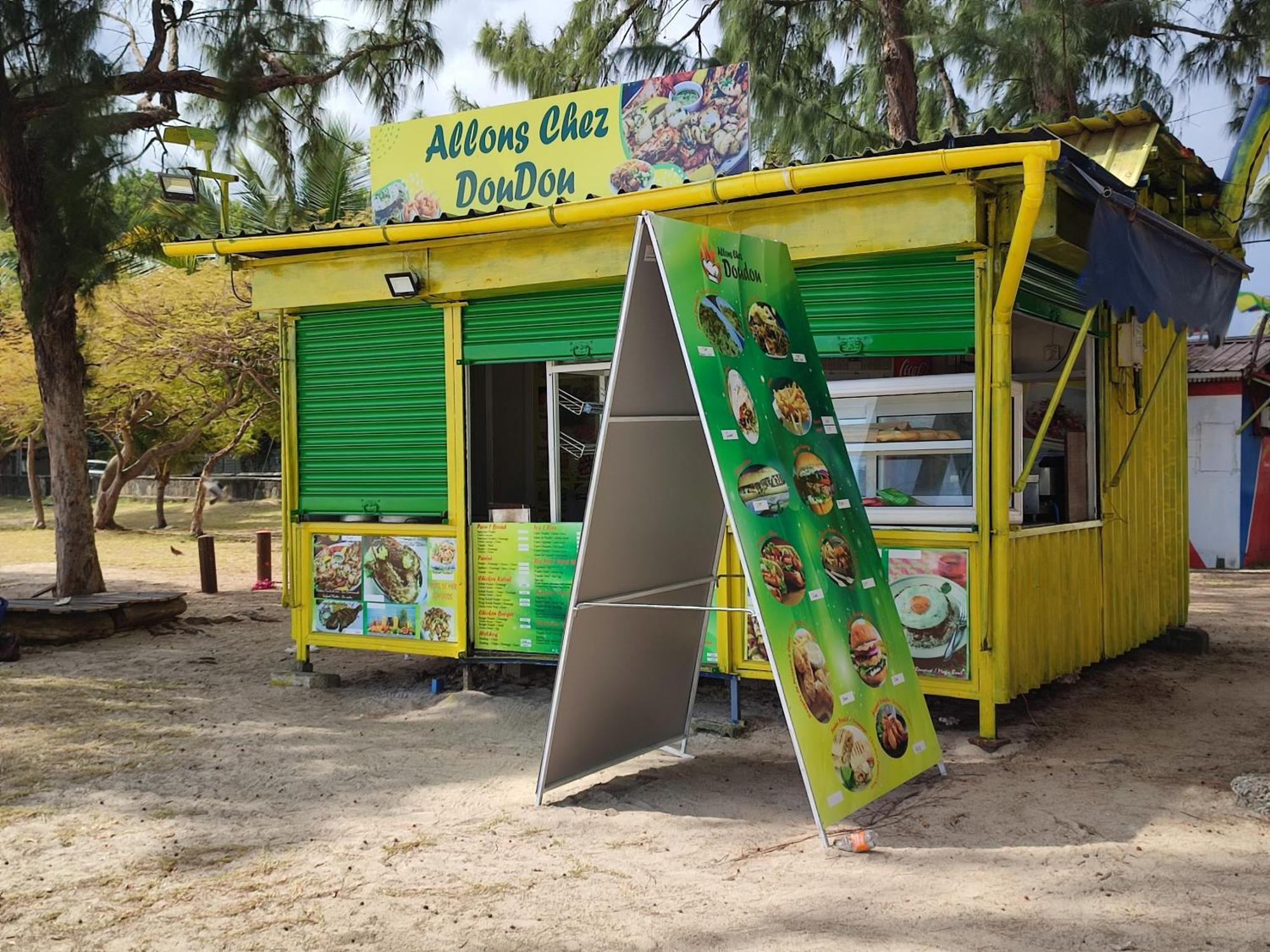 White Sand Cabana Flic en Flac Exterior photo